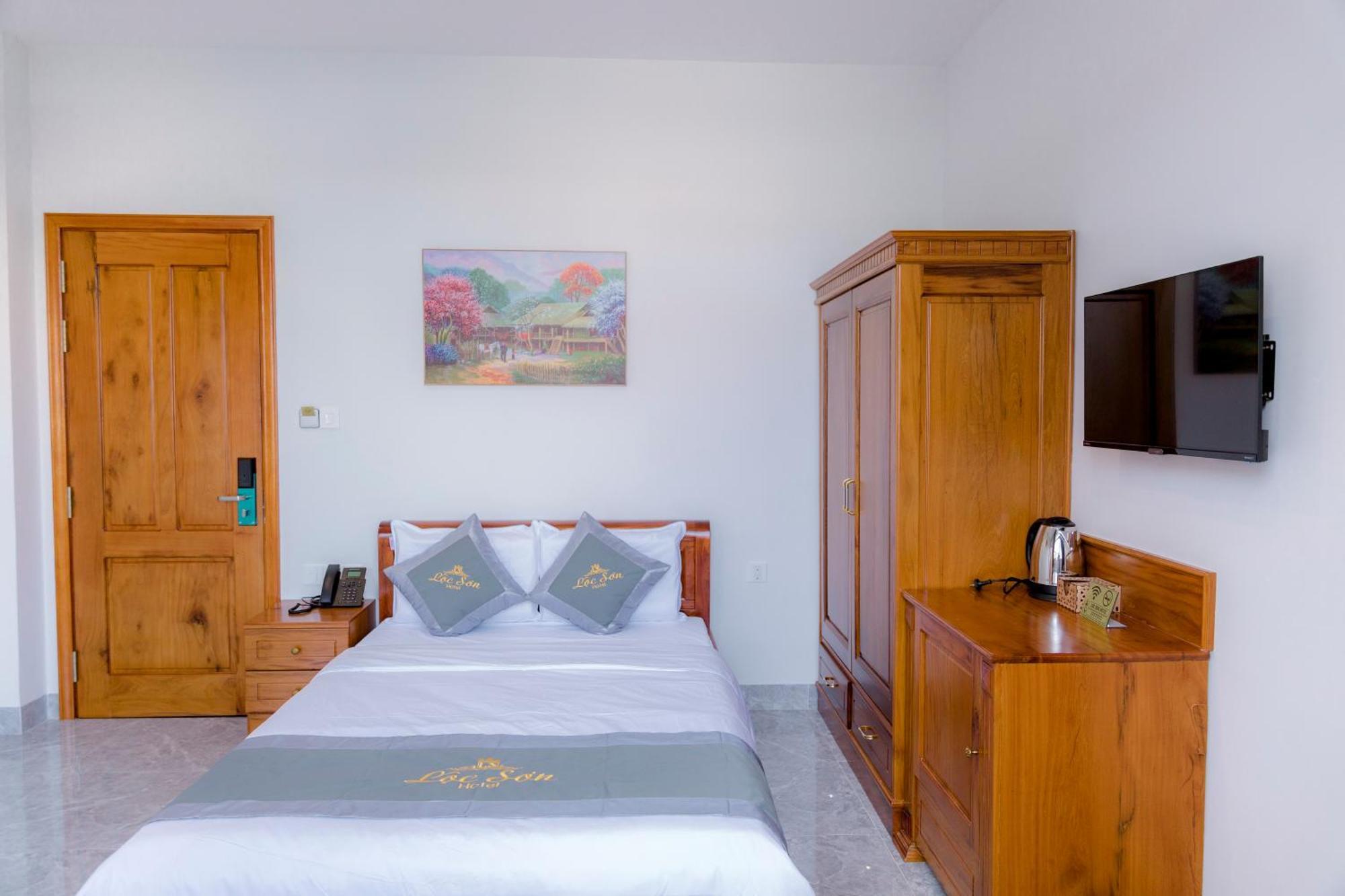 Loc Son Hotel Buôn Ma Thuột Exteriör bild