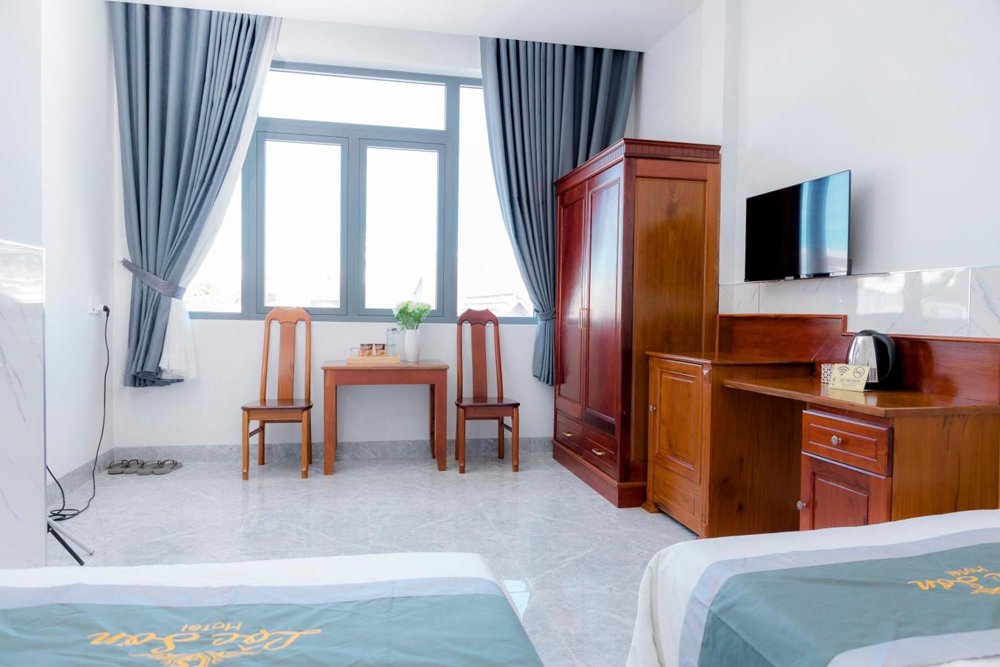 Loc Son Hotel Buôn Ma Thuột Exteriör bild