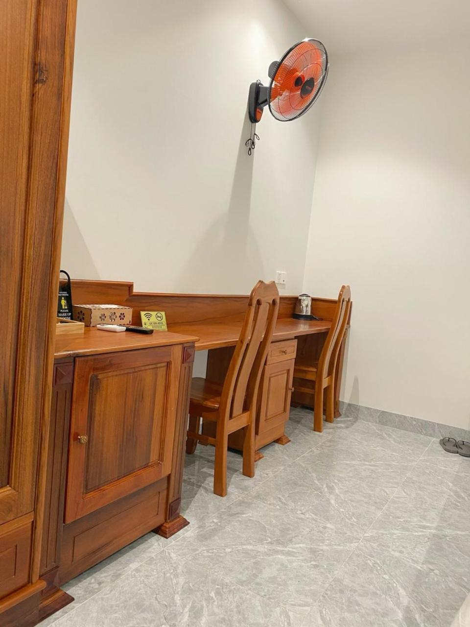 Loc Son Hotel Buôn Ma Thuột Exteriör bild