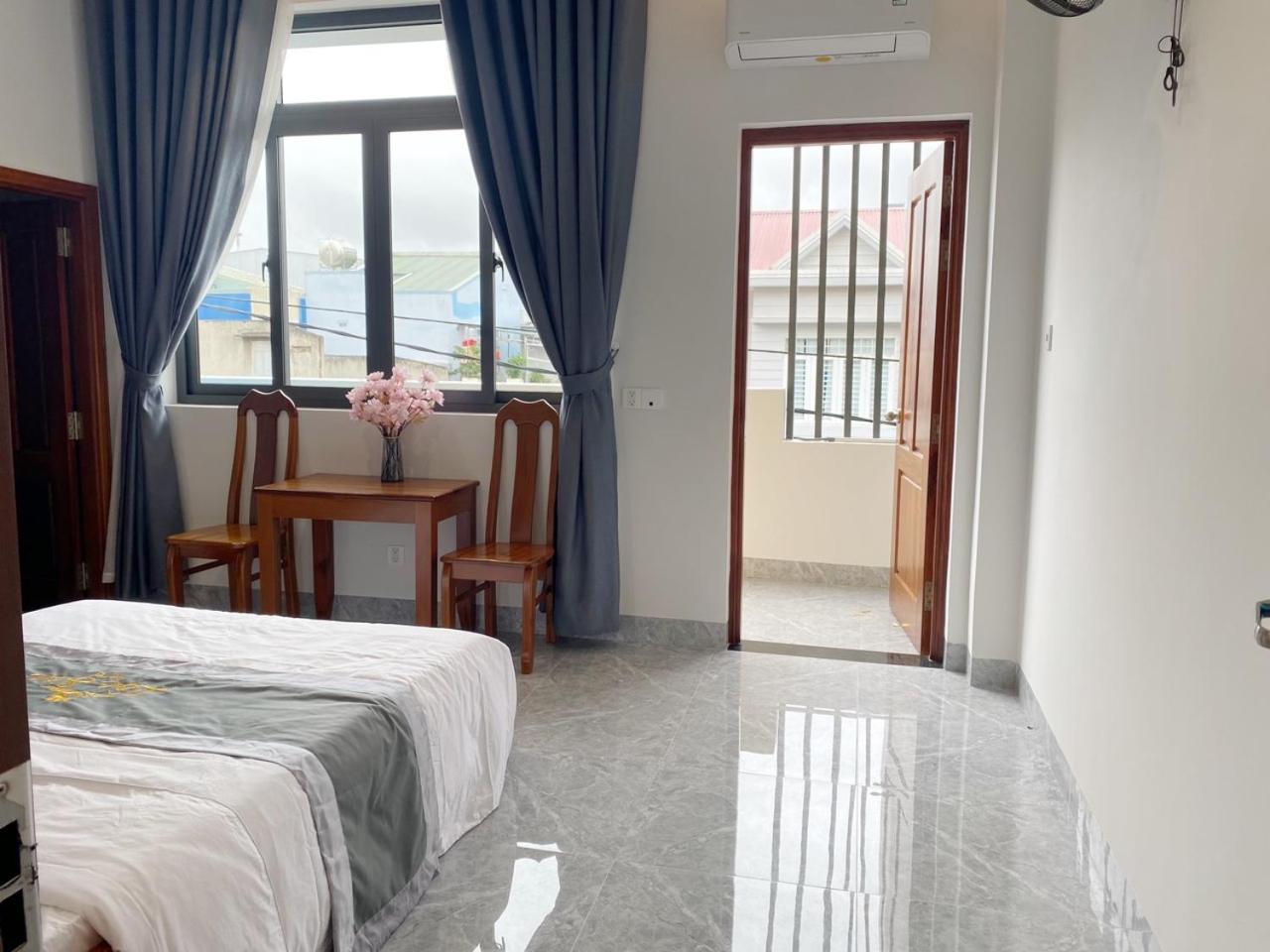 Loc Son Hotel Buôn Ma Thuột Exteriör bild