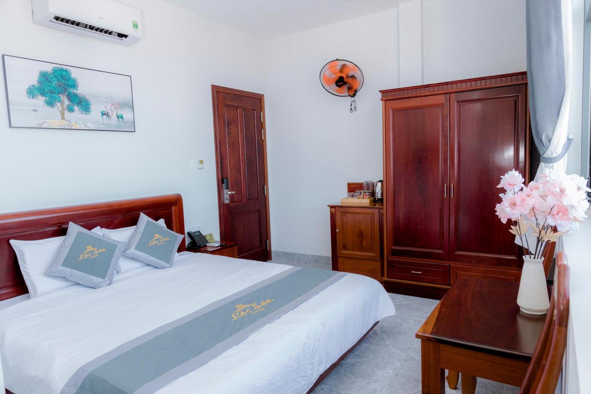 Loc Son Hotel Buôn Ma Thuột Exteriör bild
