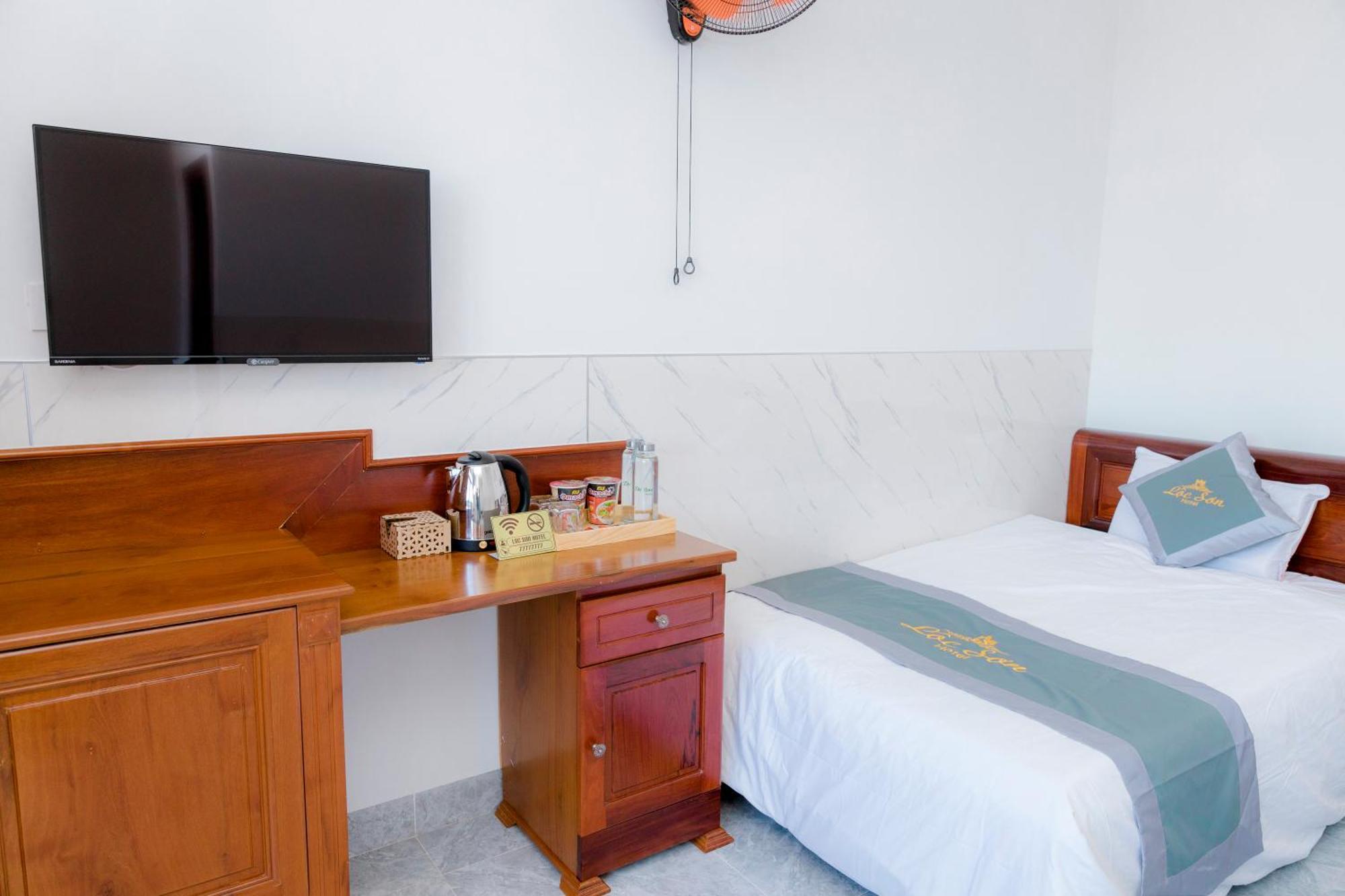 Loc Son Hotel Buôn Ma Thuột Exteriör bild