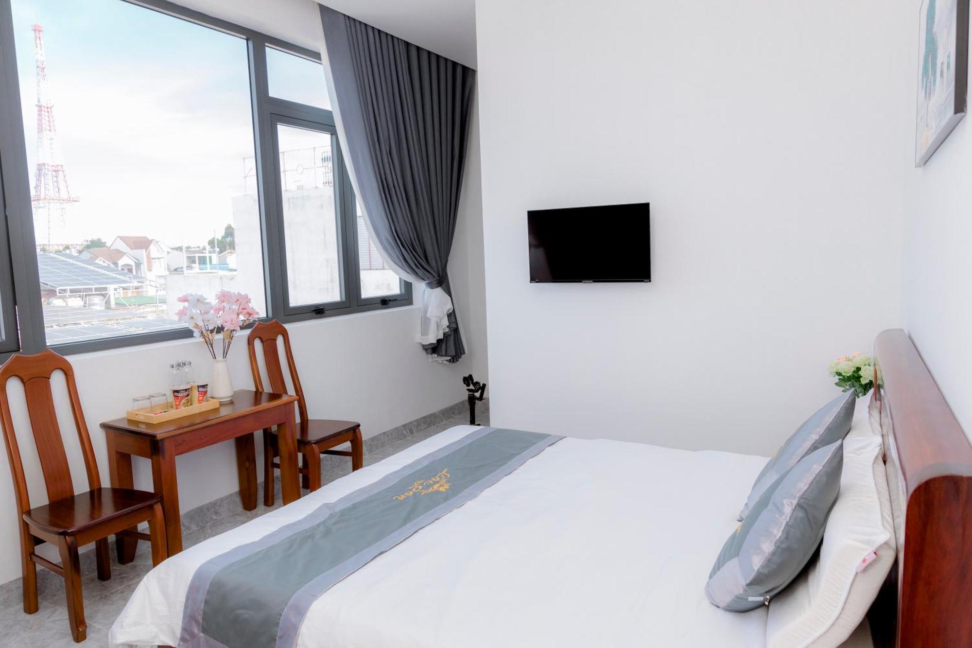 Loc Son Hotel Buôn Ma Thuột Exteriör bild