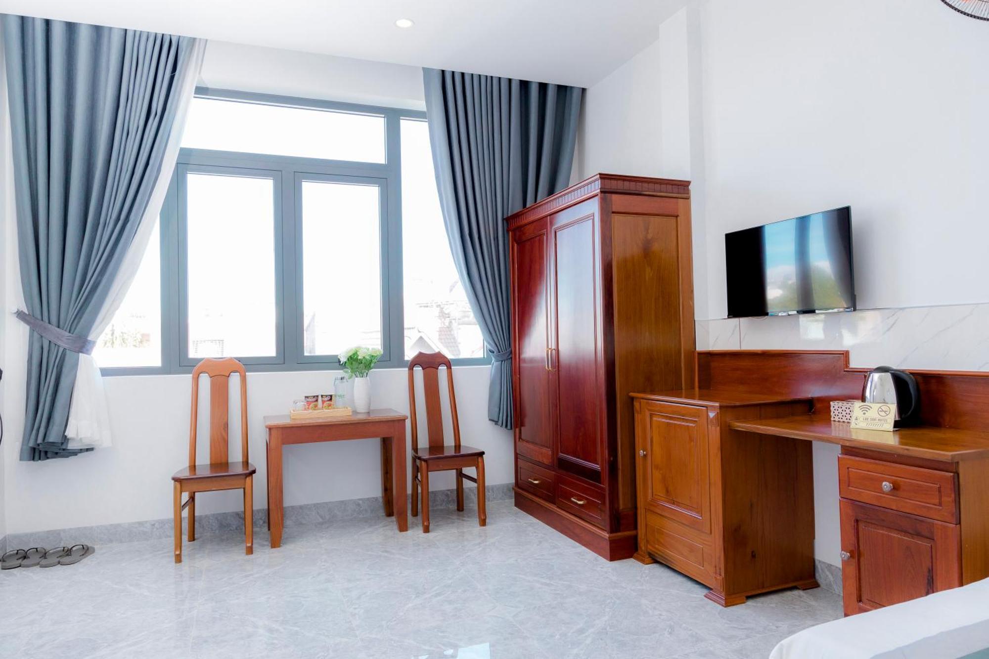 Loc Son Hotel Buôn Ma Thuột Exteriör bild