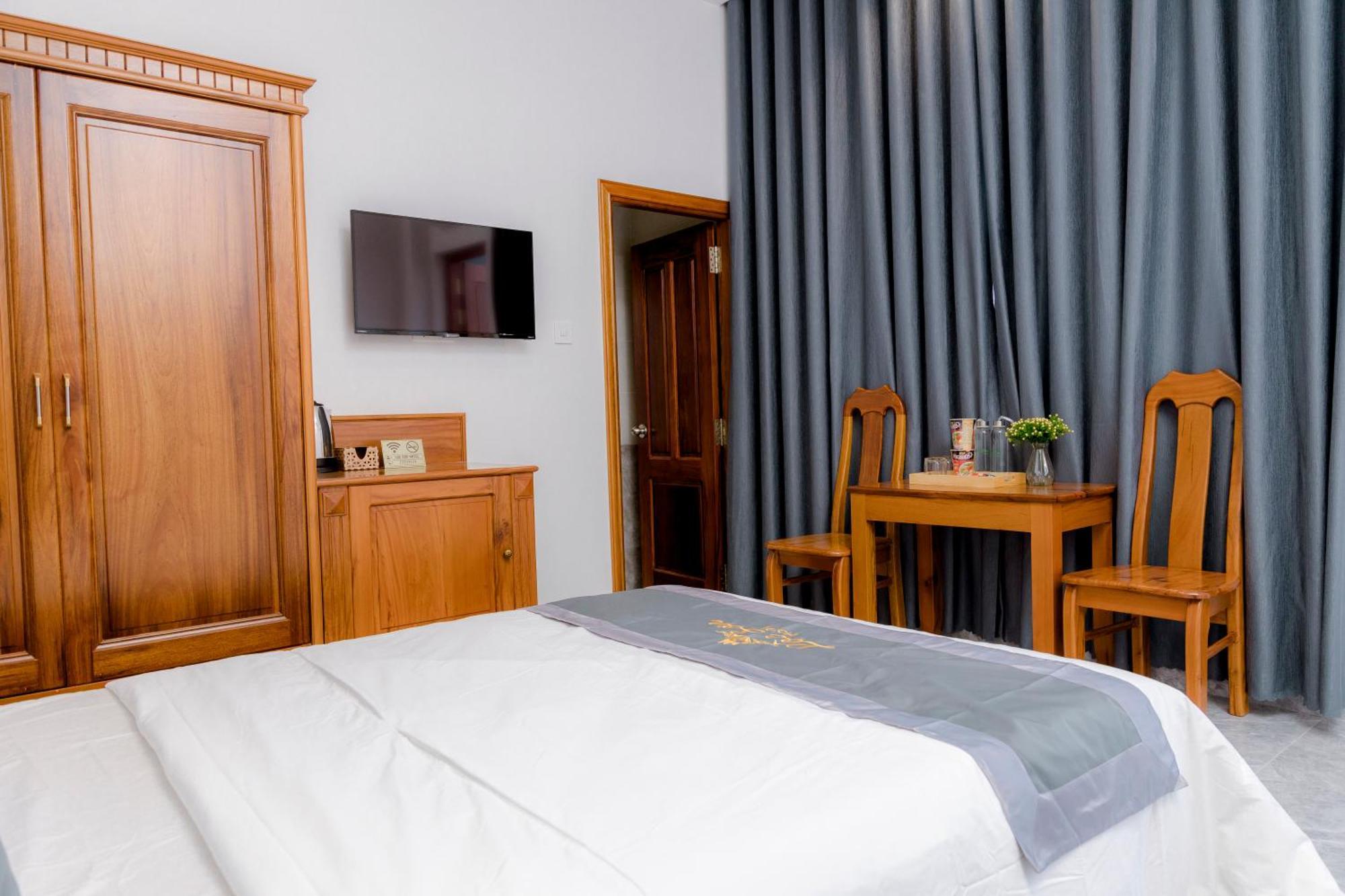 Loc Son Hotel Buôn Ma Thuột Exteriör bild