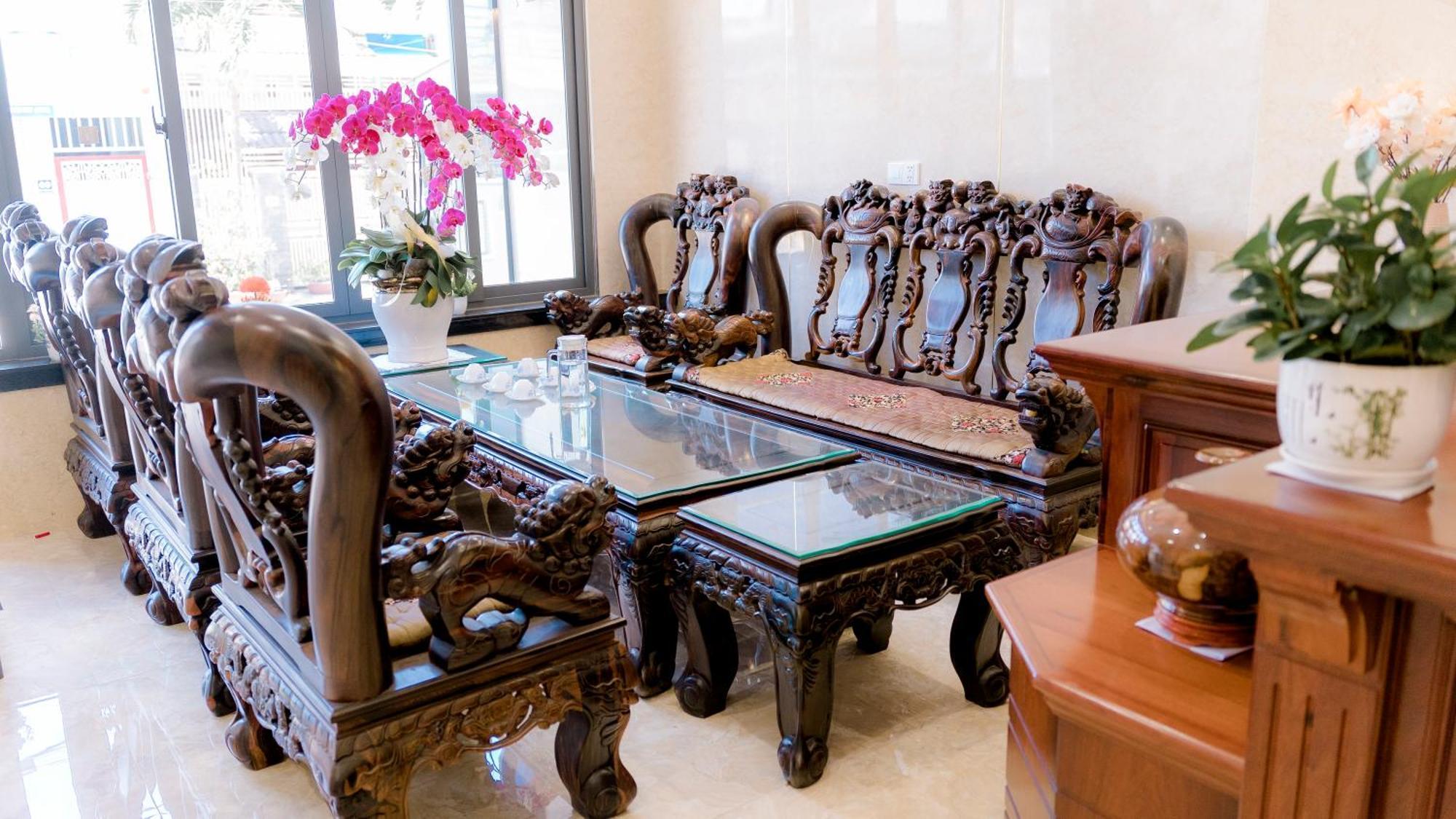 Loc Son Hotel Buôn Ma Thuột Exteriör bild