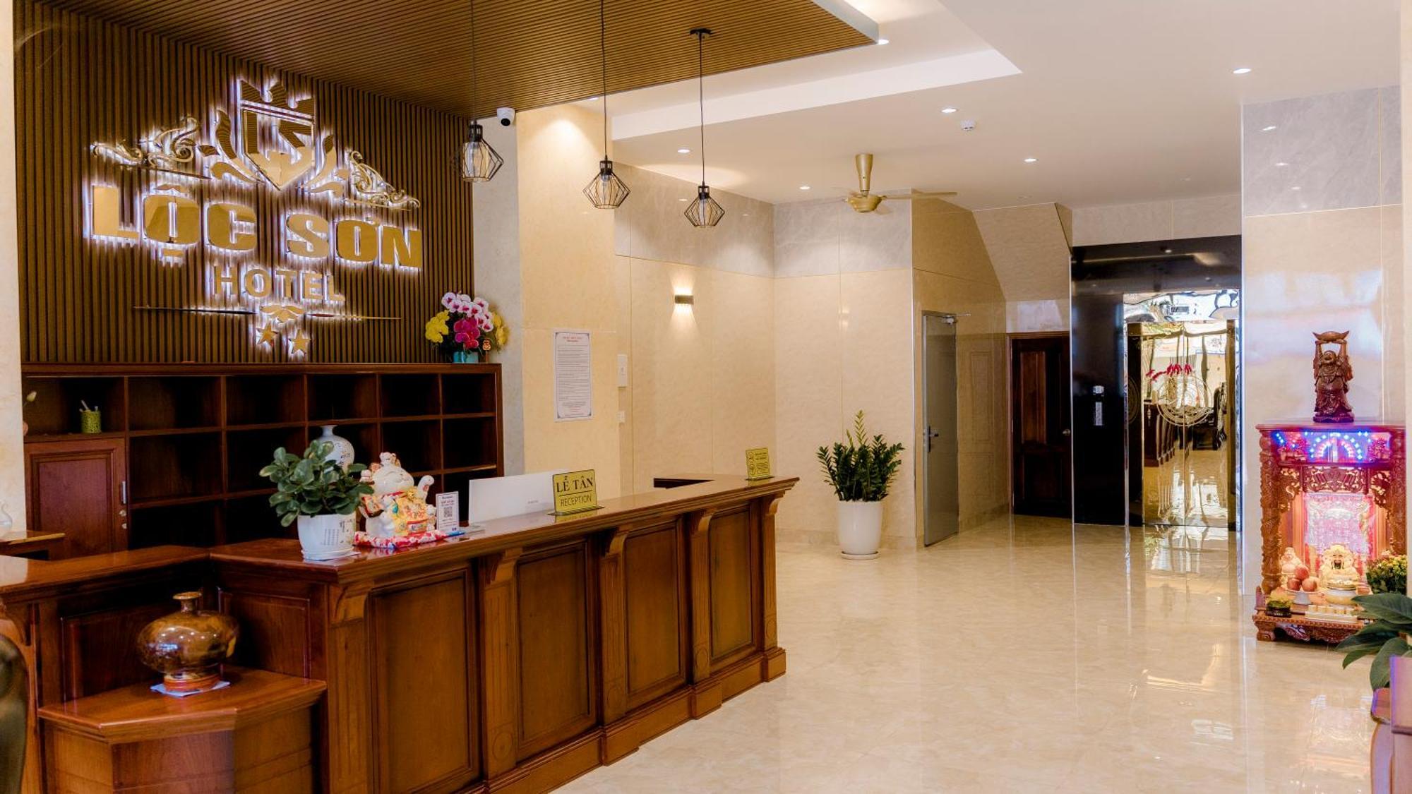 Loc Son Hotel Buôn Ma Thuột Exteriör bild
