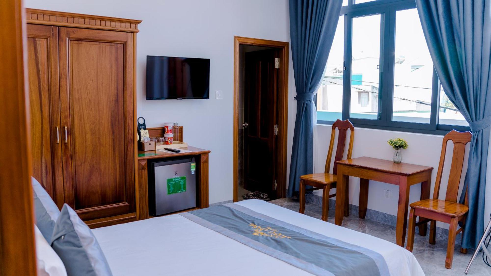 Loc Son Hotel Buôn Ma Thuột Exteriör bild